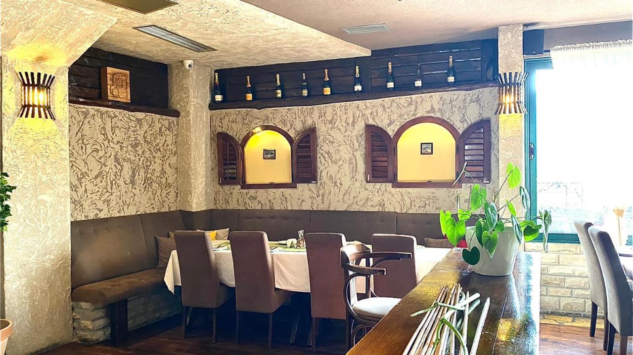 Hotel Olimpija Plus Херцег Нови Екстериор снимка